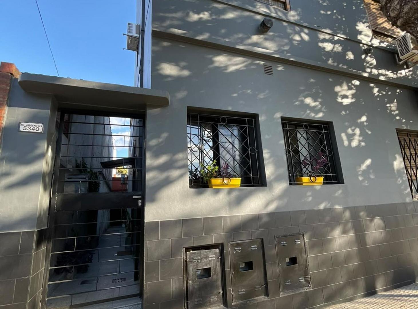 Foto de VENTA PH 4 amb LUGANO DOBLE TERRAZA a REFACCIONAR, imagen 1