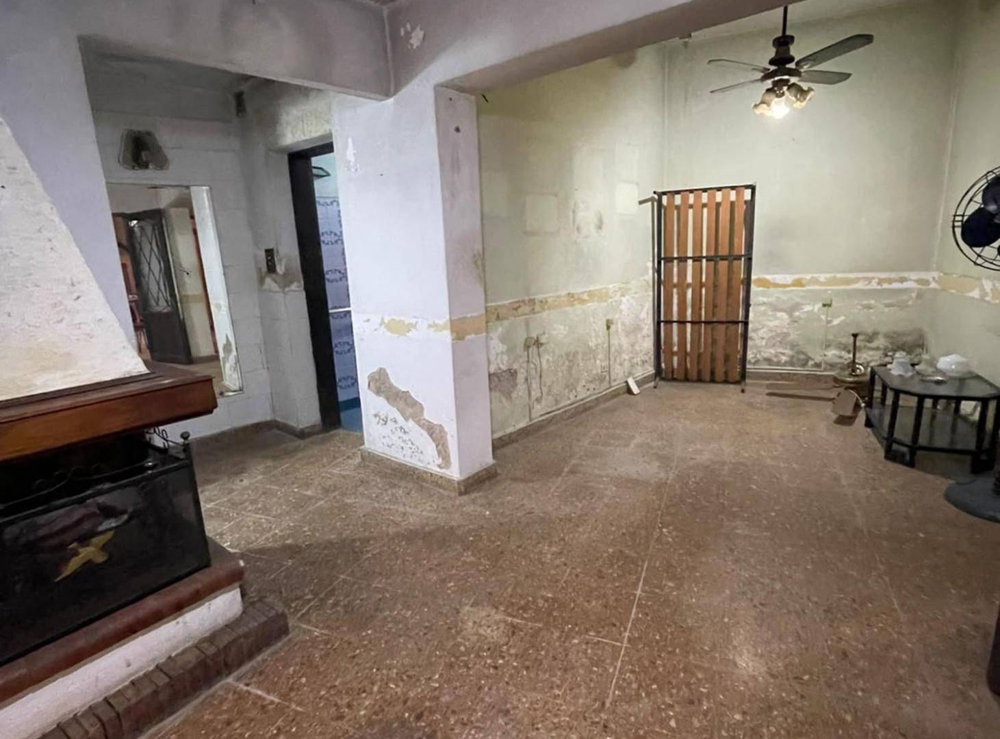 Foto de VENTA PH 4 amb LUGANO DOBLE TERRAZA a REFACCIONAR, imagen 2