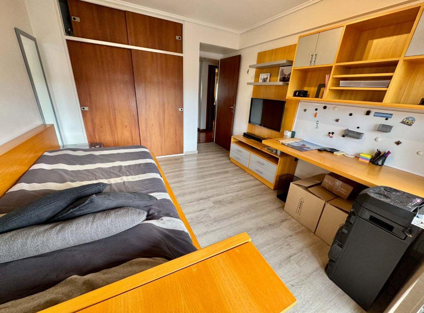 Foto de Venta Casa Coghlan 5 amb Pileta Parrilla 2 Coch., imagen 2