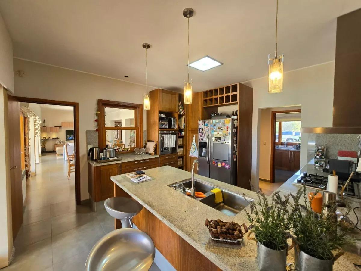 Casa en Venta en Anisacate 3 Dorm. 3 Baños con Pileta y Cochera Doble 4