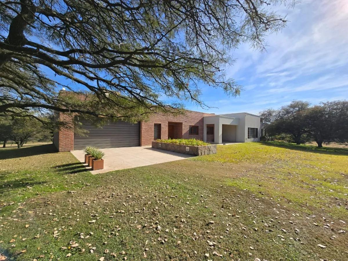 Casa en Venta en Anisacate 3 Dorm. 3 Baños con Pileta y Cochera Doble 5