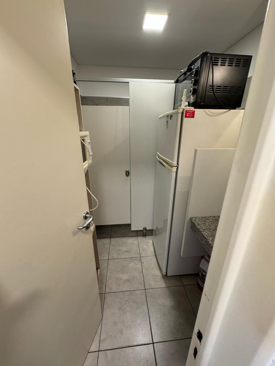 Oficina Completa de 90 m2 con Cocina y Cochera Subterránea