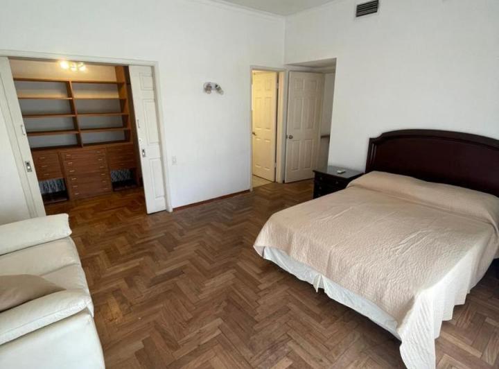 Casa en alquiler en Country Jockey club 3 dormitorios 3 baños pileta 4