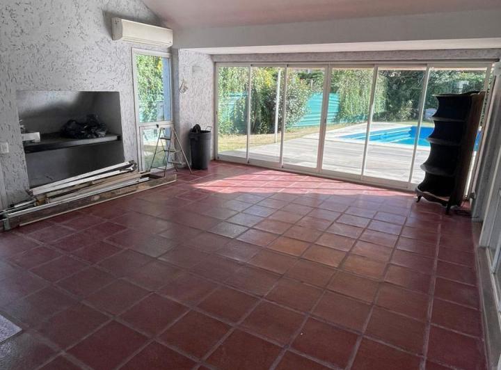Casa en alquiler en Country Jockey club 3 dormitorios 3 baños pileta 1