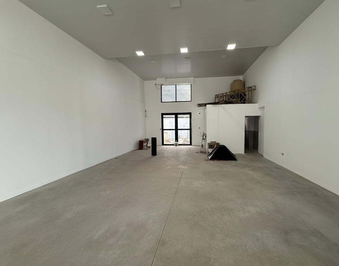 Venta de Galpón de 165 m2 en Barrio San Martín  a una Cuadra de Av Castro Barros