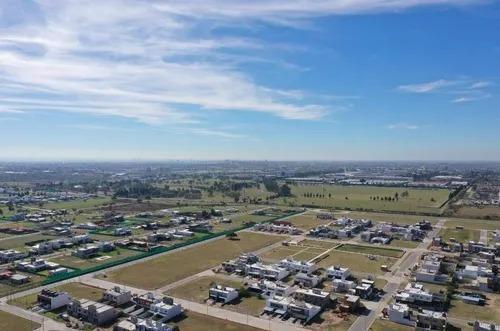 Terrenos en venta en Brisas de Manantiales 258m2
