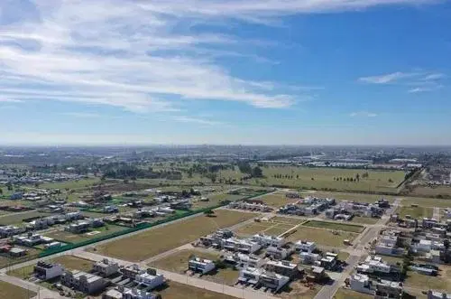 Terrenos  en venta  en Brisas de Manantiales 258m2 4