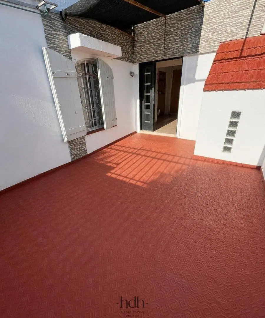 Casa venta 2 dormitorios 1 baños patio mas un departamento 3