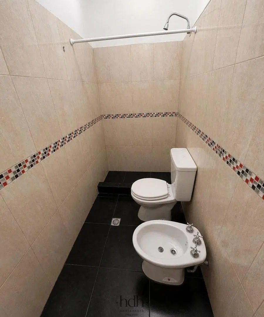 Casa venta 2 dormitorios 1 baños patio mas un departamento 2