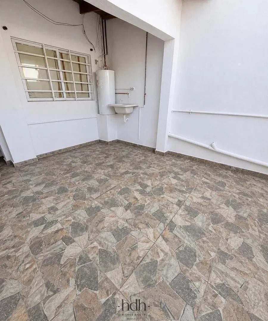 Casa venta 2 dormitorios 1 baños patio mas un departamento 4
