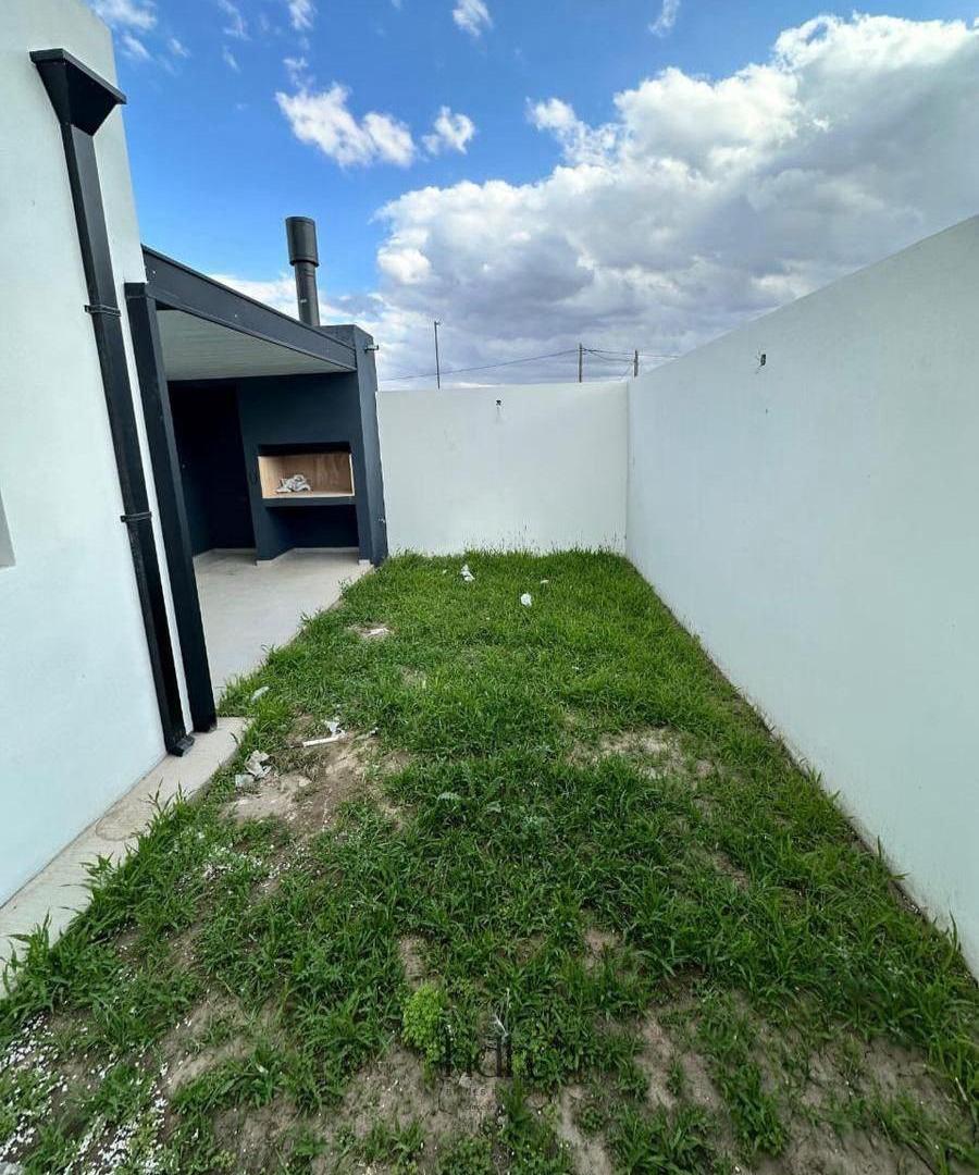 Casa Venta 2 dormitorios 1 baño patio en planta baja seguridad 24 hs