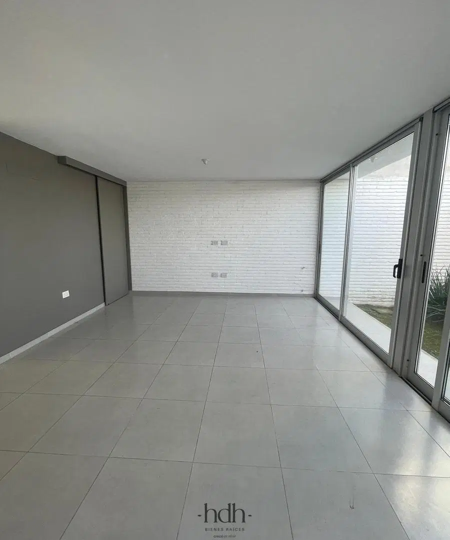 Casa alquiler 3 dormitorios 3 baños con seguridad 24 hs 1