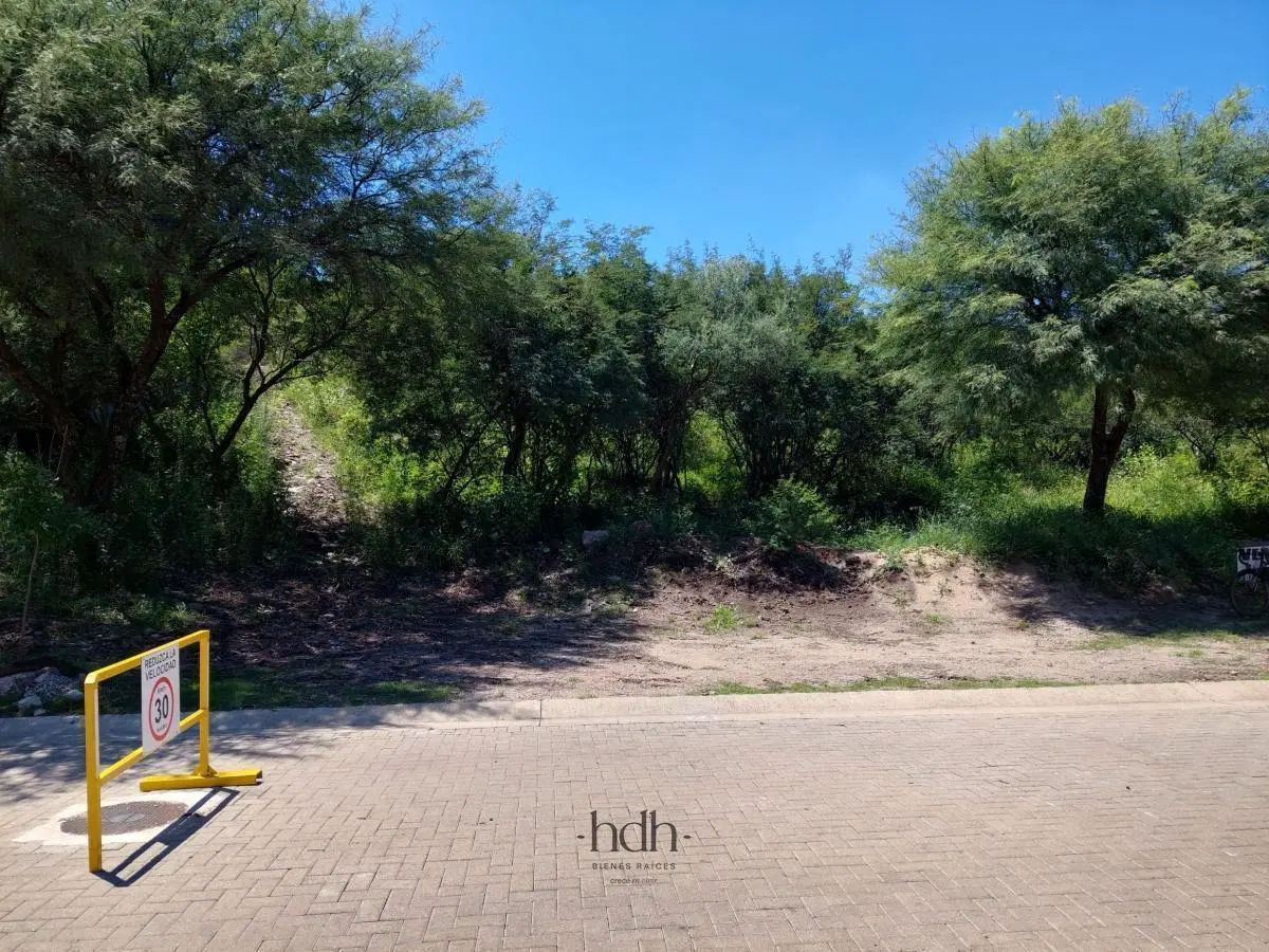 Lote venta 1185 m² Apto Crédito 8