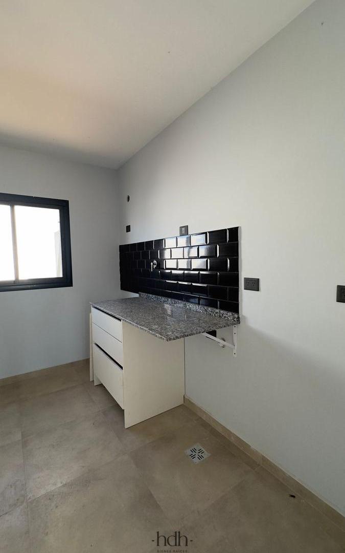 Foto de Duplex en alquiler Colinas de Manantiales 2 Dormitorios con cochera y parrilla en patio, imagen 3