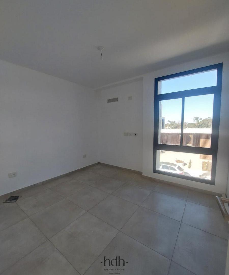 Foto de duplex en alquiler La Luisita 3 dormitorios 3 baños con patio, imagen 4