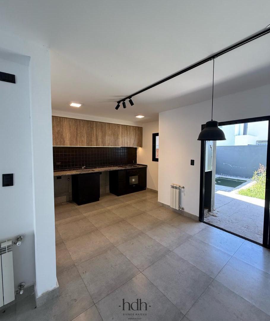 Foto de Casa en venta 3 dormitorios 3 baños patio pileta 24 hs seguridad, imagen 1
