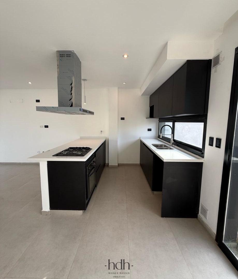 Foto de Casa venta 3 dormitorios 3 baños con patio seguridad 24 hs, imagen 4