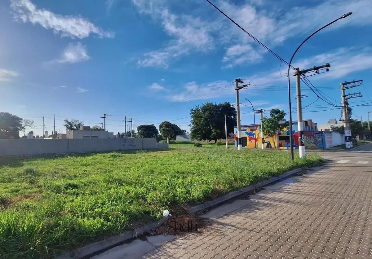 Foto de Lote Venta Amplio Esquina de 18 x 26,25 m Barrio Matienzo, imagen 1