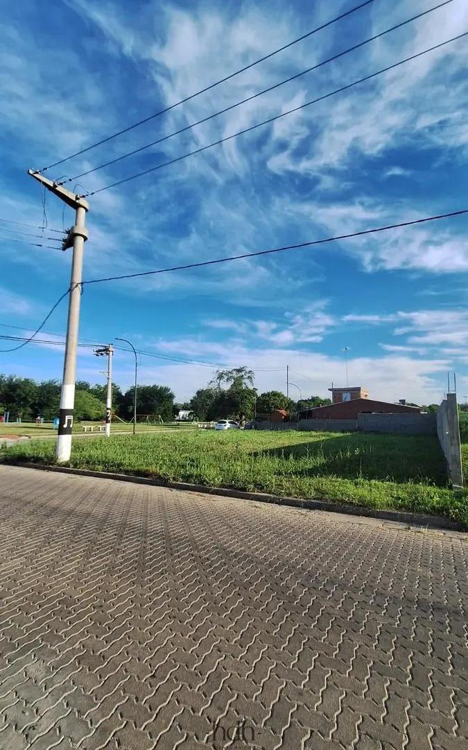 Foto de Lote Venta Amplio Esquina de 18 x 26,25 m Barrio Matienzo, imagen 3