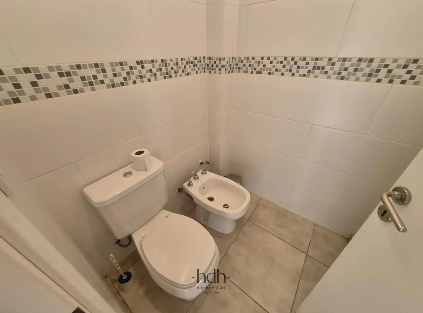 Foto de Duplex venta 2 dormitorios 2 baños con Seguridad 24 hs, imagen 3