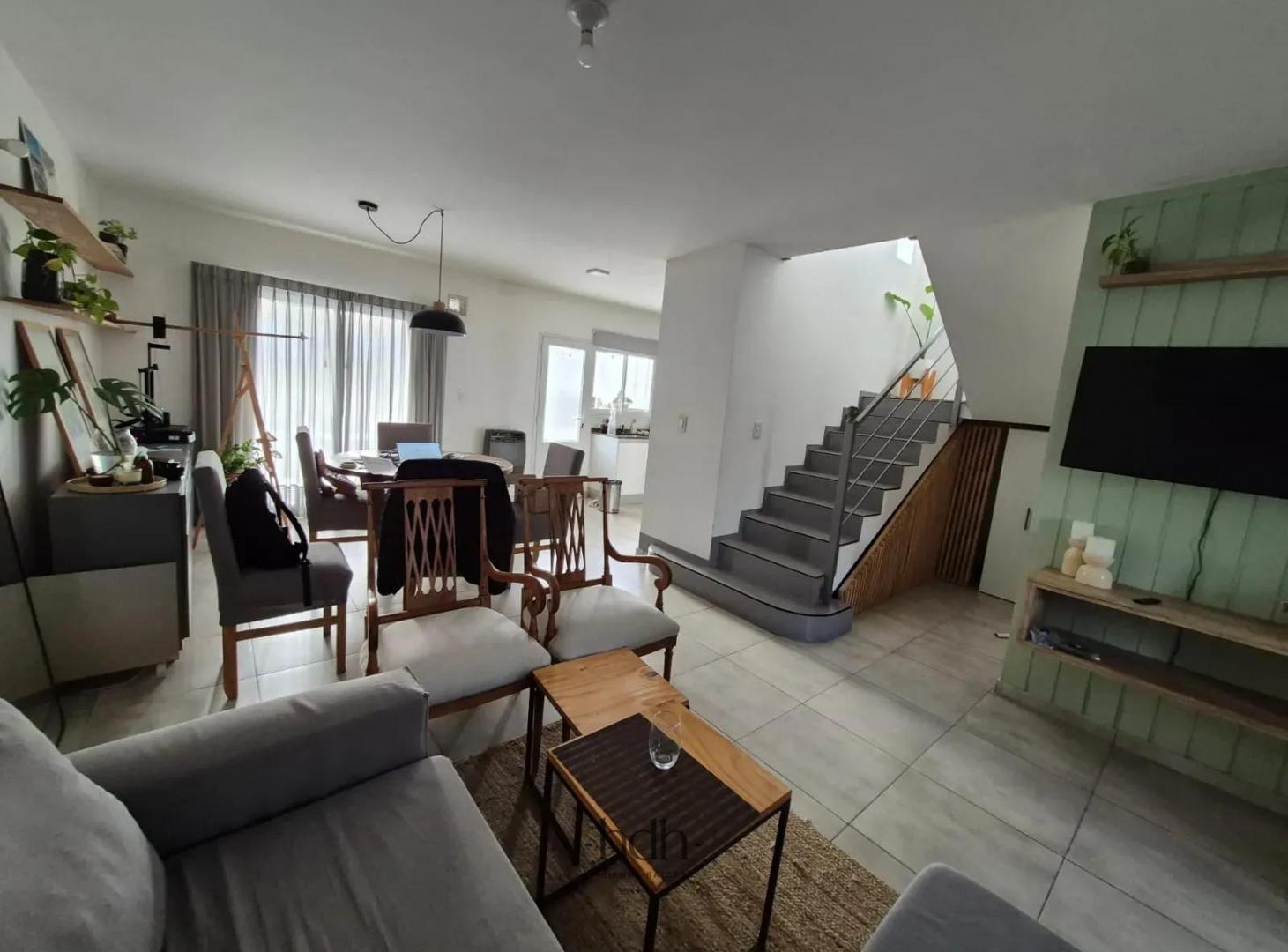 Foto de Duplex venta 2 dormitorios 2 baños con Seguridad 24 hs, imagen 5