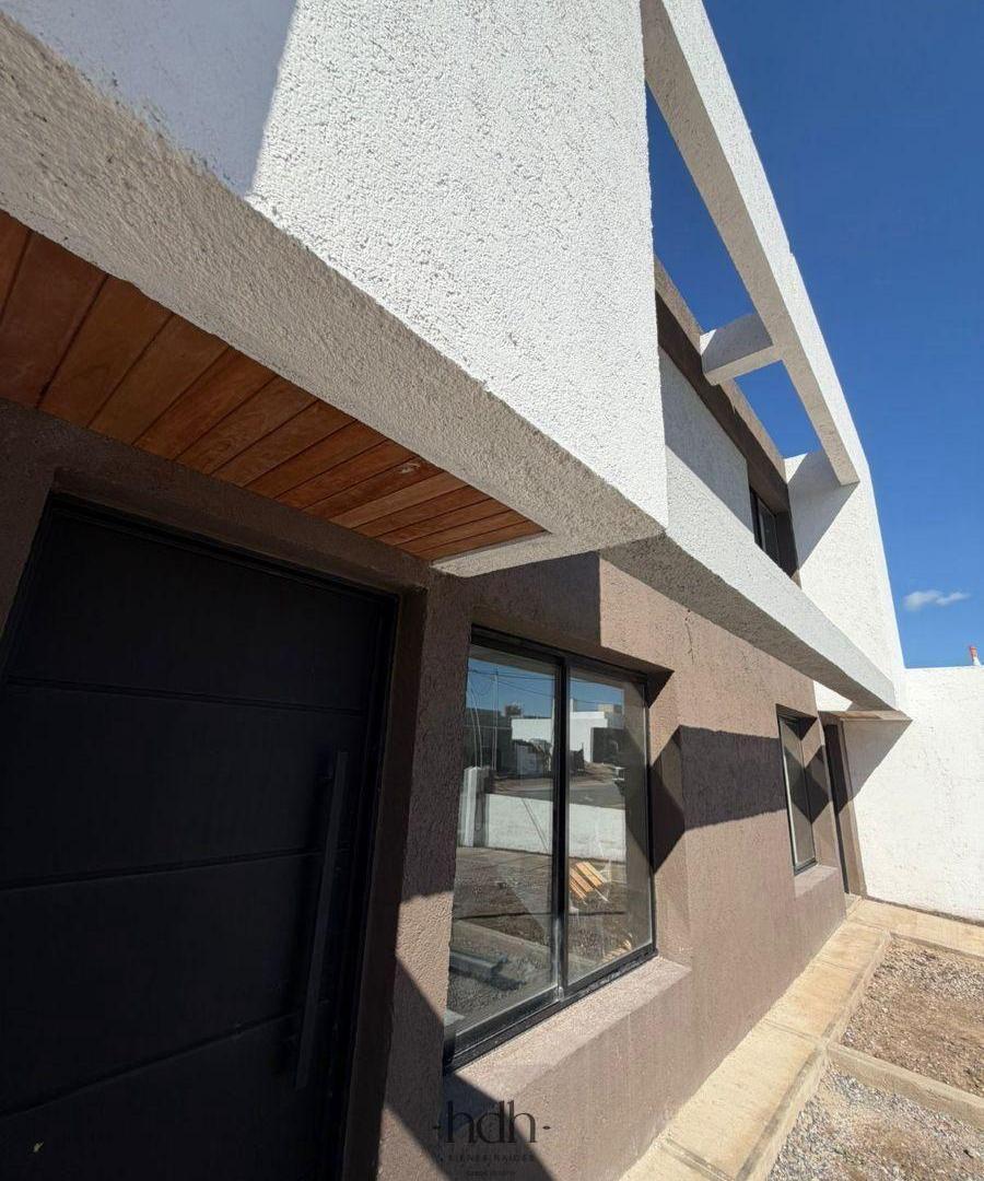 Foto de Casa venta 2 dormitorios 2 baños con seguridad 24 hs Docta Boulevard, imagen 2