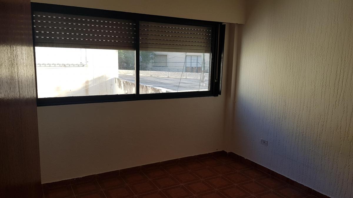 Foto de DEPARTAMENTO PH 2 AMBIENTES CONTRA FRENTE S/ BALCON 2 PISO POR ESCALERA, imagen 3