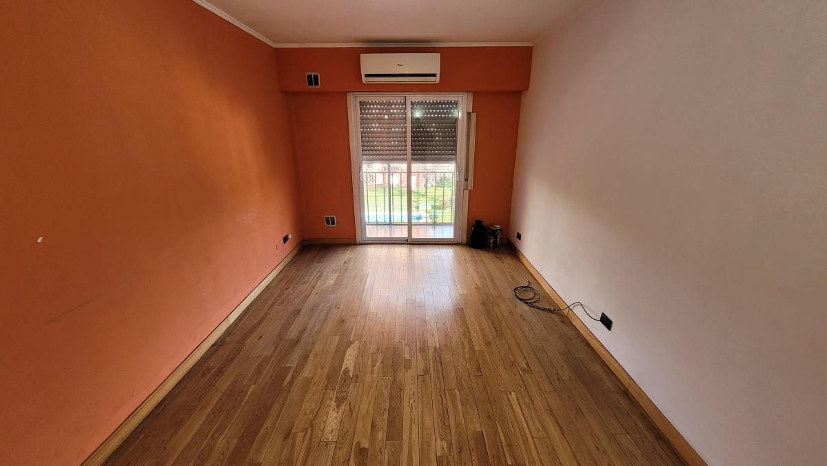 Departamento 3 Amb. Al Frente con Balcón 3er Piso Exc. Estado 3