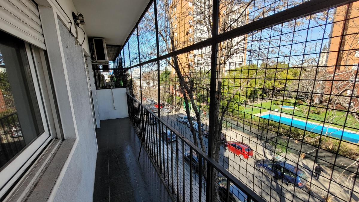Departamento 3 Amb. Al Frente con Balcón 3er Piso Exc. Estado 2