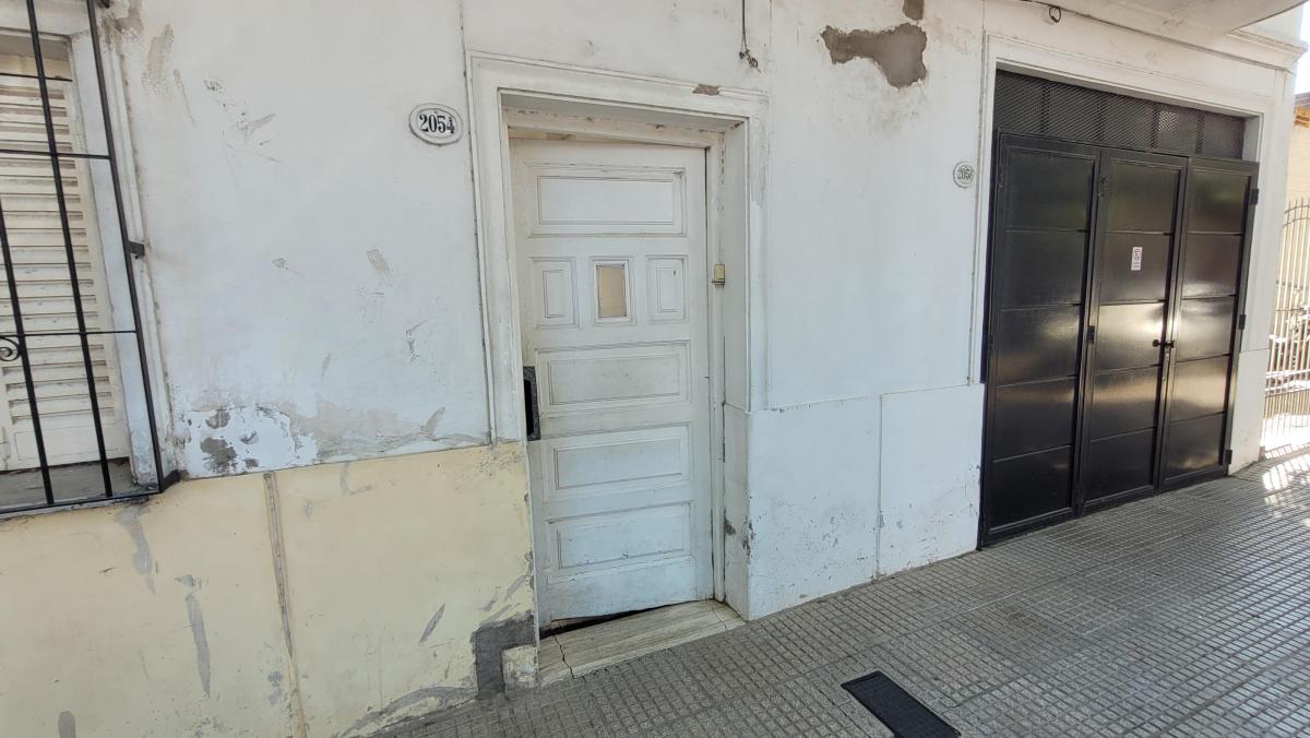 PH 2 Ambientes Al Frente 1er Piso con Balcon y Patio 1