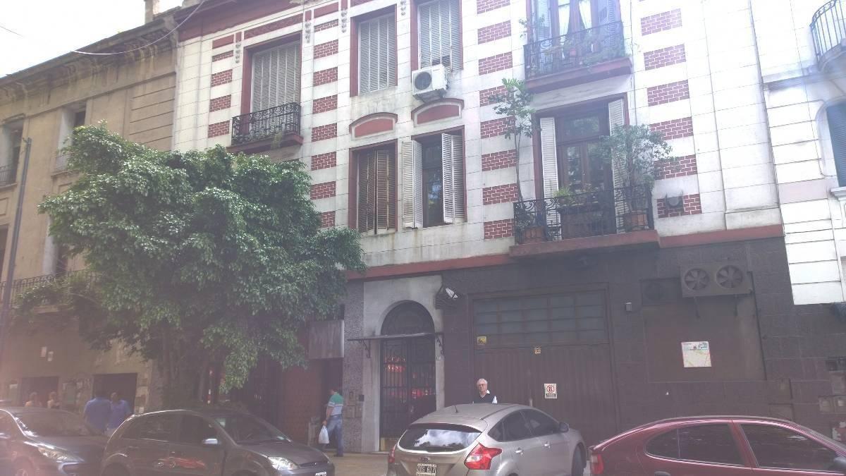 Excelente 2 Ambiente Convertido en Loft en Primer Piso por Escalera