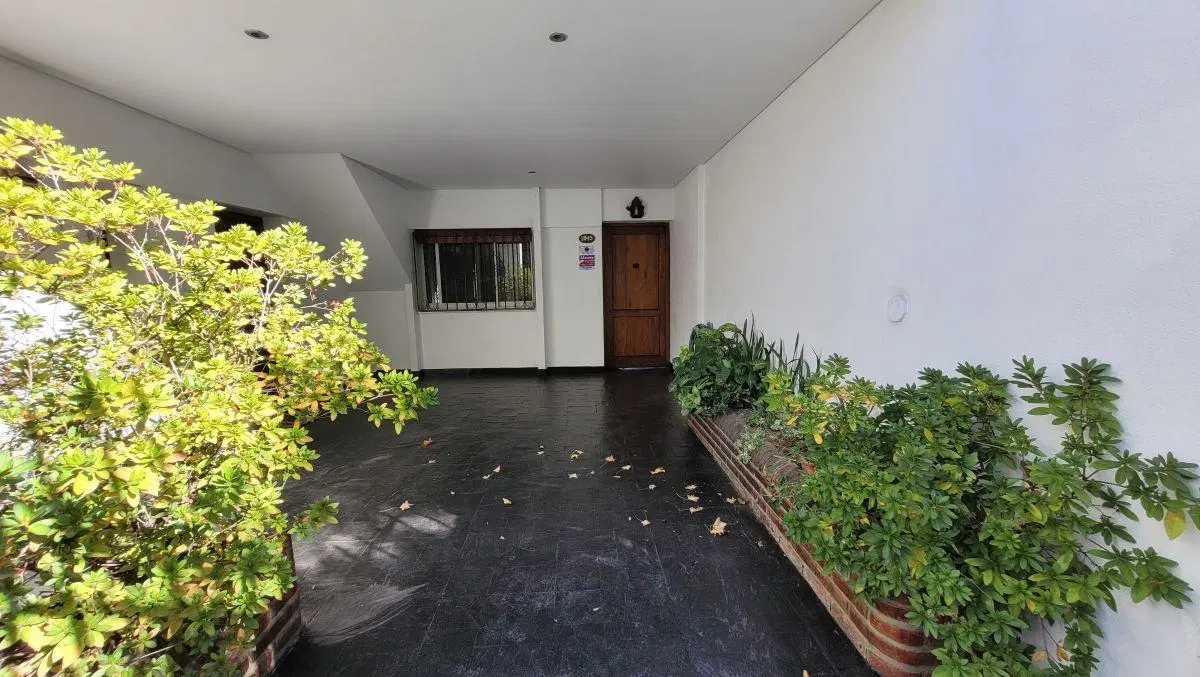 EXCELENTE CASA 5 AMBIENTES, SOBRE LOTE 8.66 X 23.67 3