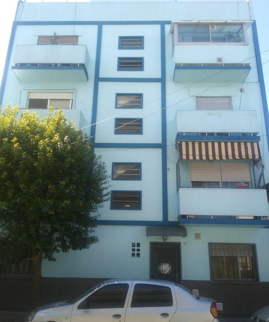 PH 3 AMBIENTES AL FRENTE CON BALCON