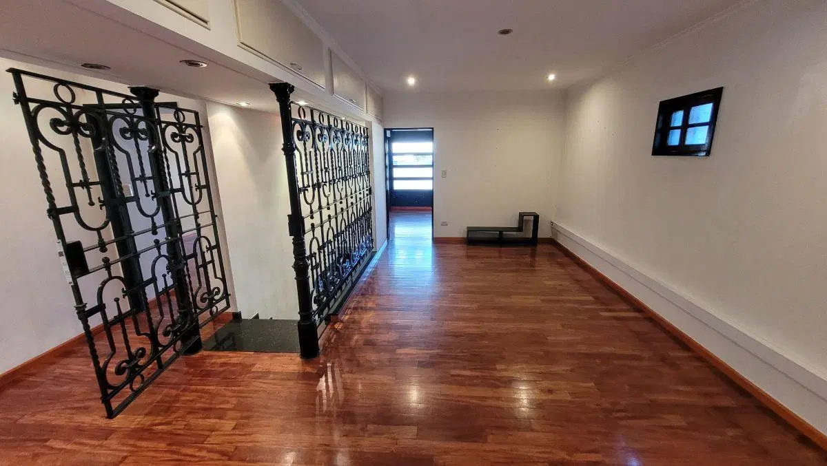 Piso Único de 4 Ambientes en Primer Piso Excelente Calidad en Construcción 8