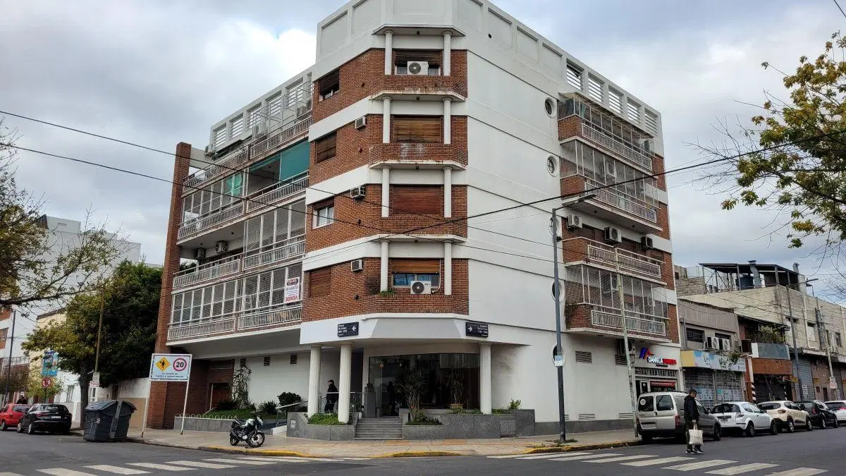 Excelente Departamento 2 Amb Al Frente C/balcón Terraza 5
