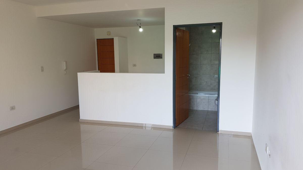 Foto de DEPARTAMENTO MONOAMBIENTE 2DO PISO CONTRA FRENTE C/BALCON, imagen 2