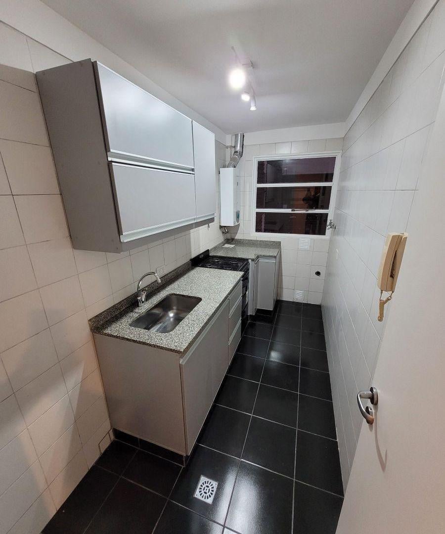 Foto de DEPARTAMENTO 2 AMB. AL FRENTE C/BALCON 2DO PISO LUMINOSO, imagen 1