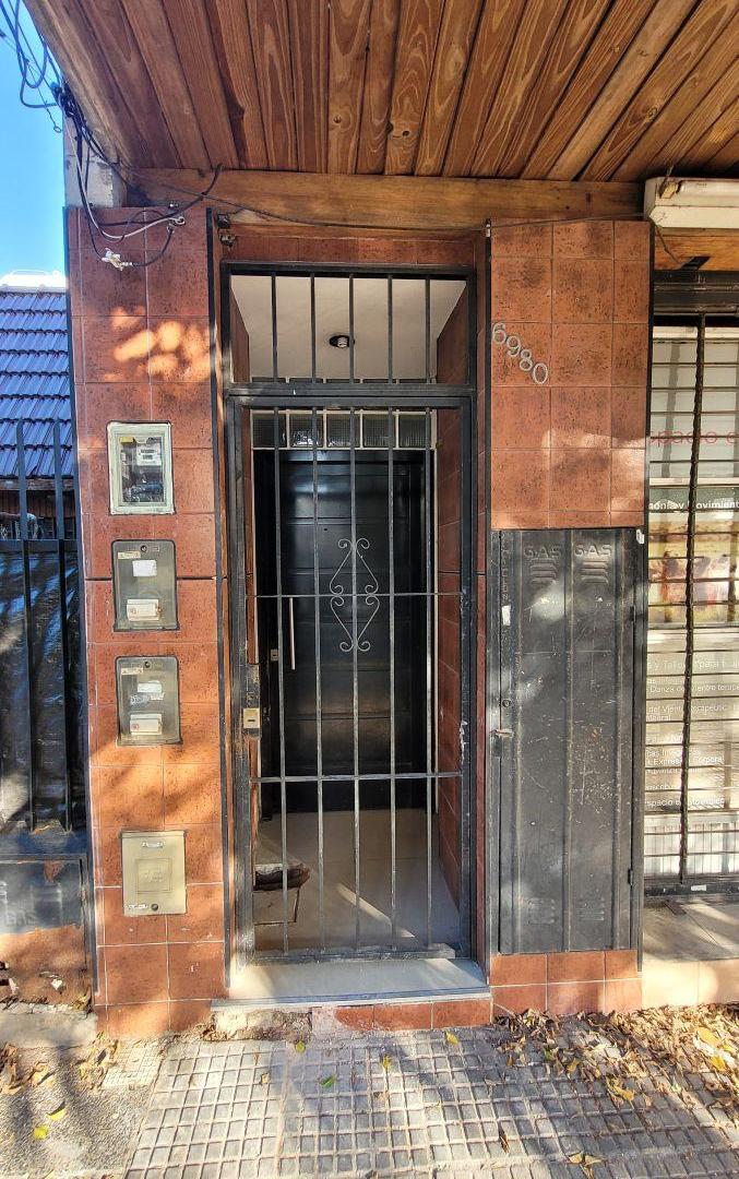 Foto de PH 2 Ambientes 1er Piso por Escalera con Patio Bajas Expensas, imagen 2