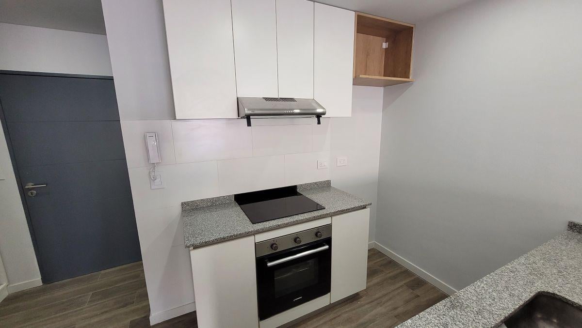 Foto de DEPARTAMENTO MONOAMBIENTE 3ER PISO C/FRENTE CON BALCON, imagen 5