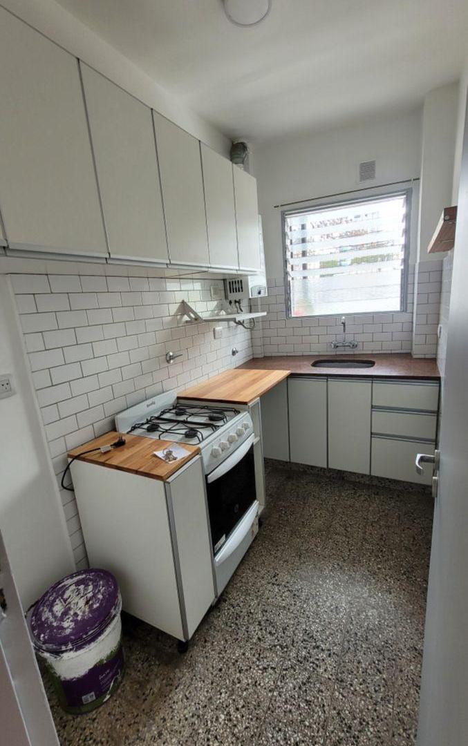 Foto de PH 2 AMBIENTE 1ER PISO POR ESCALERA CON BALCON BAJAS EXPENSAS, imagen 3