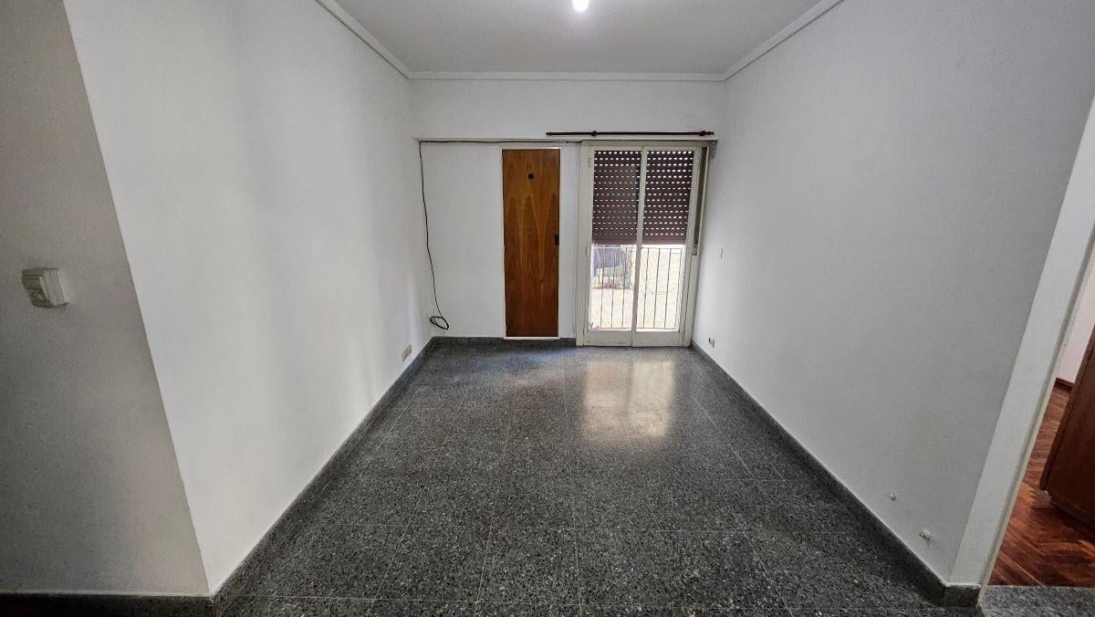 Foto de Departamento 2 Ambientes Lateral 3er Piso, Luminoso Sin Balcon, imagen 4