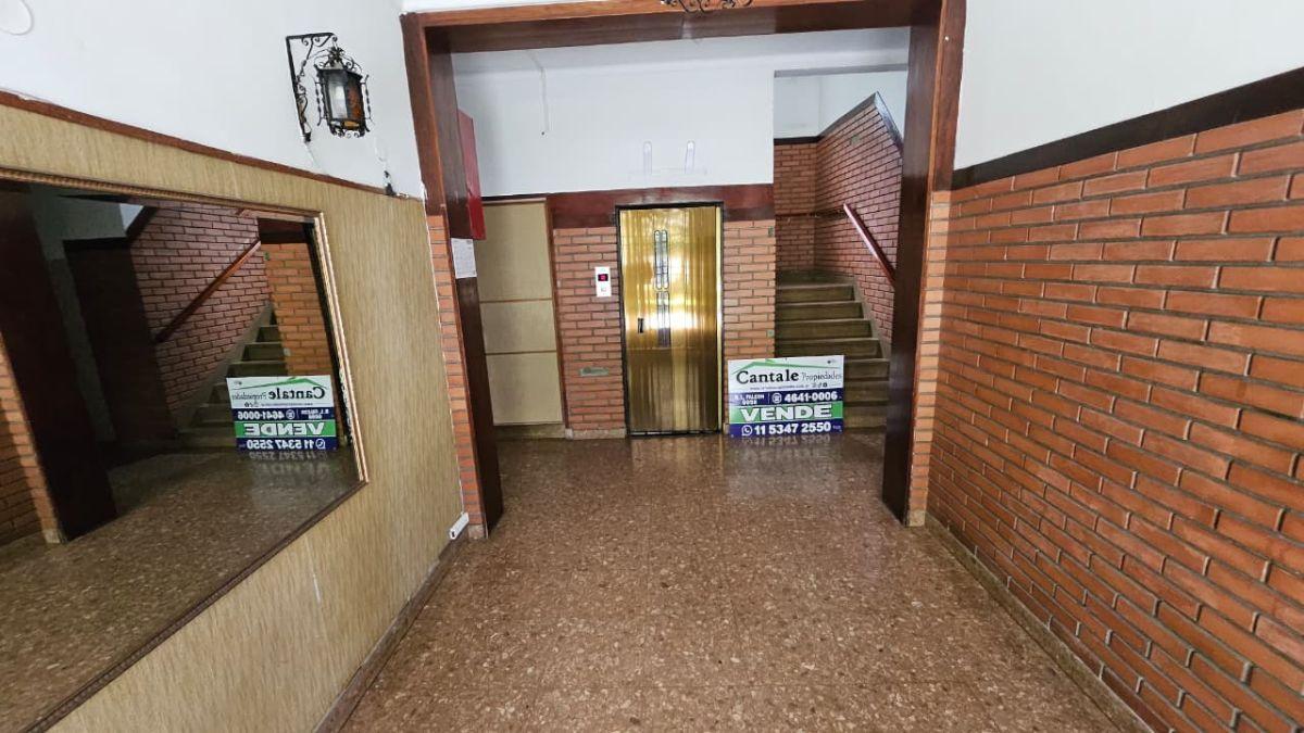 Foto de DEPARTAMENTO 2 AMBIENTES AL FRENTE SIN BALCON 2DO PISO MUY LUMINOSO, imagen 4