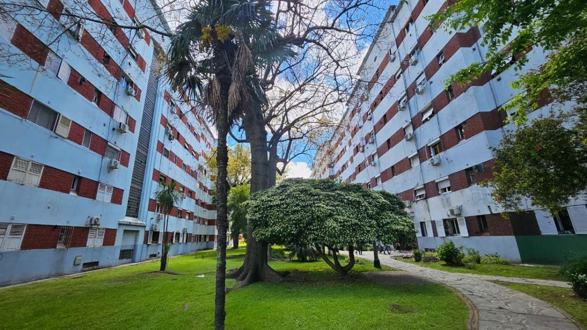 Foto de DEPARTAMENTO 2 AMBIENTES AL FRENTE SIN BALCON 2DO PISO MUY LUMINOSO, imagen 1