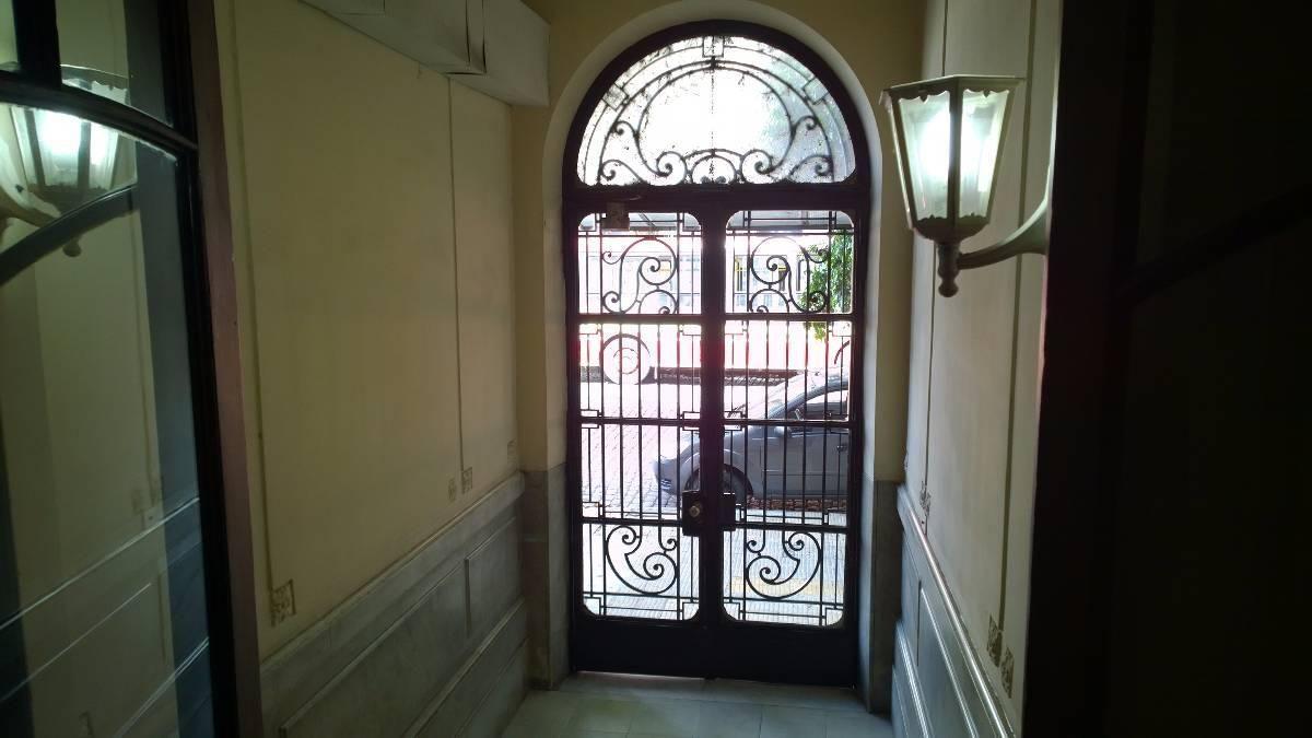 Foto de Excelente Monoambiente en Primer Piso por Escalera con Patio 2 Baños, imagen 3