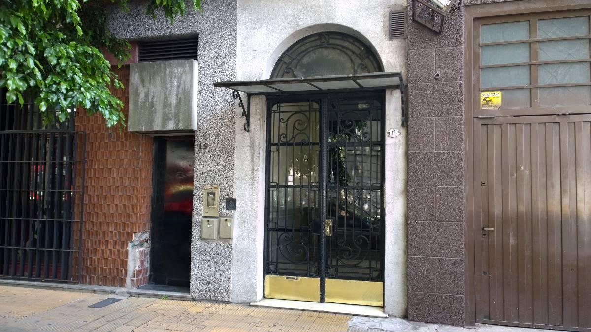 Foto de Excelente Monoambiente en Primer Piso por Escalera con Patio 2 Baños, imagen 2