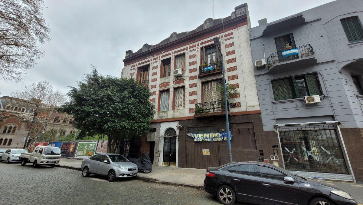 Foto de Excelente Monoambiente en Primer Piso por Escalera con Patio 2 Baños, imagen 1