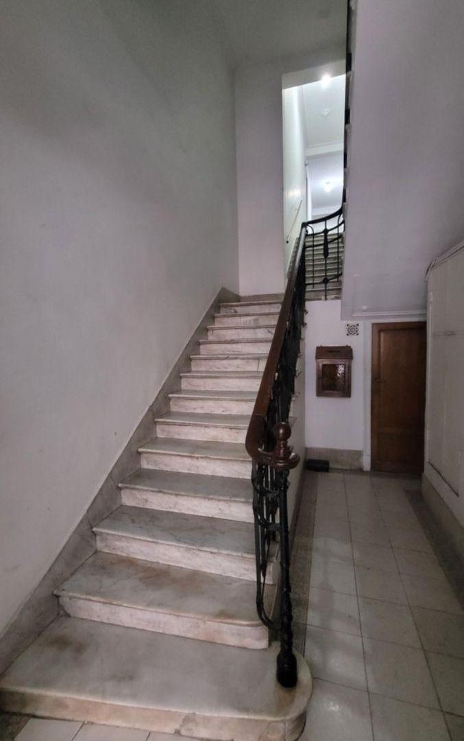 Foto de Excelente Monoambiente en Primer Piso por Escalera con Patio 2 Baños, imagen 4