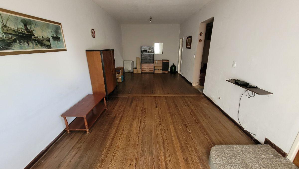 Foto de CASA EX-MUNICIPAL EN ESQUINA 4 AMB. CON COCHERA DESCUBIERTA, imagen 4