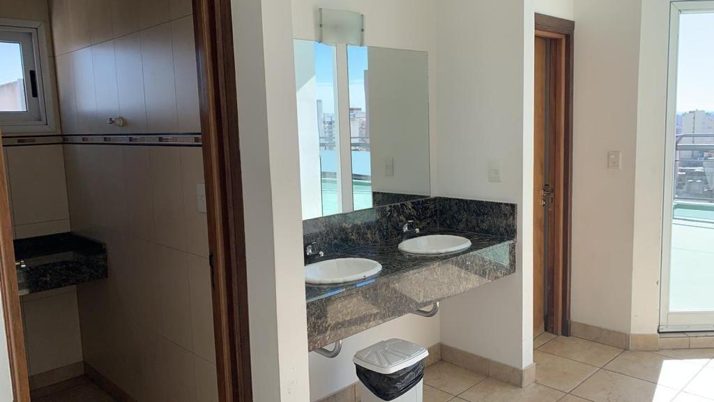 Semipiso de 3 Ambientes con Cochera a La Venta 1