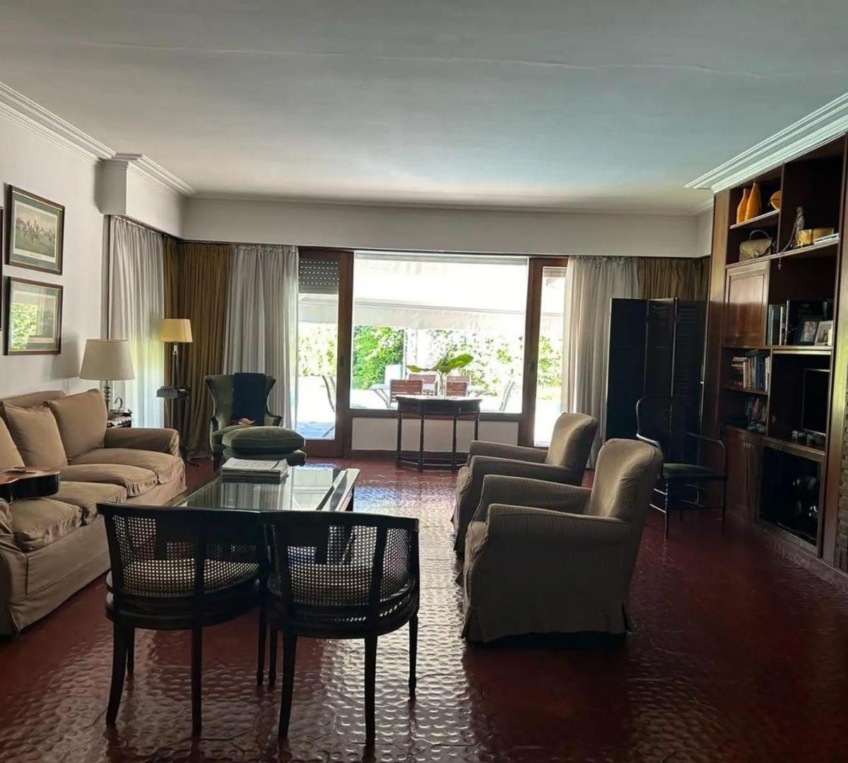Casa 6 Ambientes Retasada. Oportunidad 1